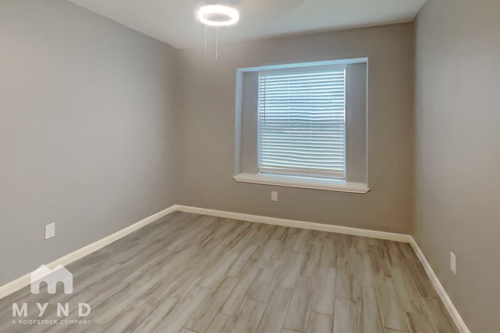 Building Photo - 2403 Summer Spring Dr