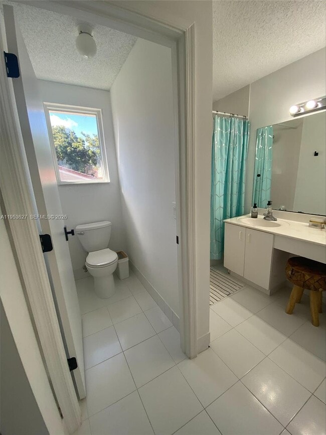 Building Photo - 6131 NW 43rd Ave