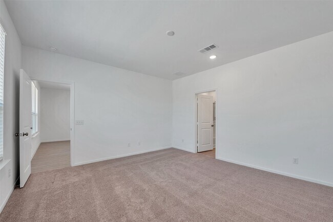 Building Photo - 339 Lippizan Dr