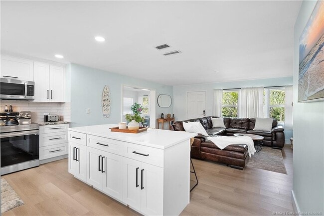 Building Photo - 901 E Madison Ave