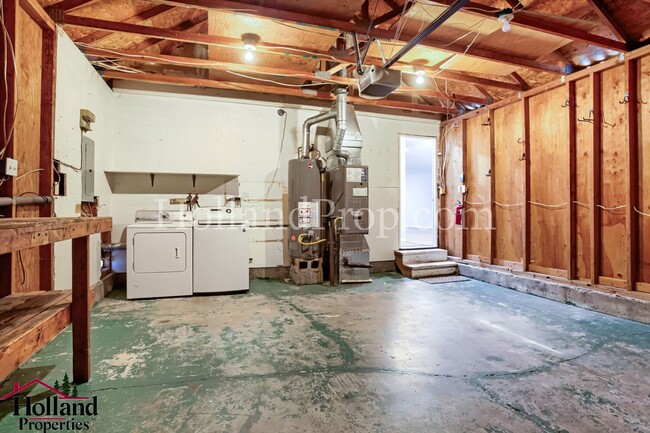 Building Photo - 6860 SW 188th Ave