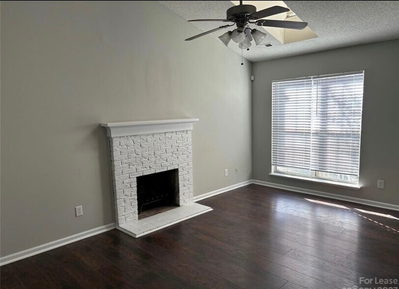 Building Photo - 100 Coventry Dr