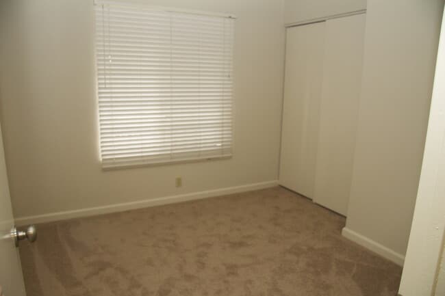 Building Photo - Wonderfull Niles location AC and garage