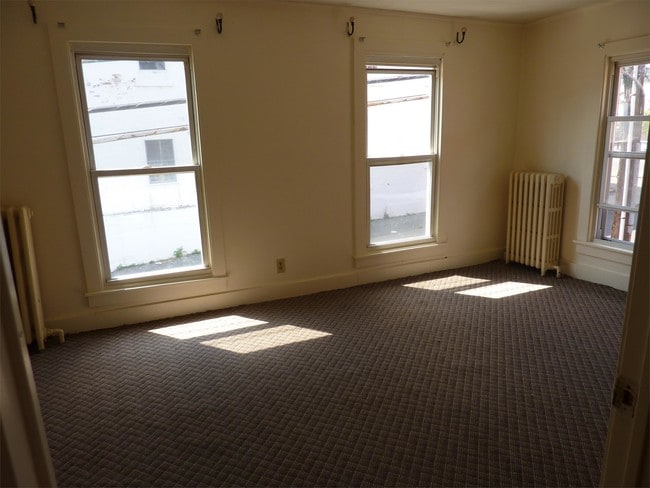 Building Photo - 108 Fayette St