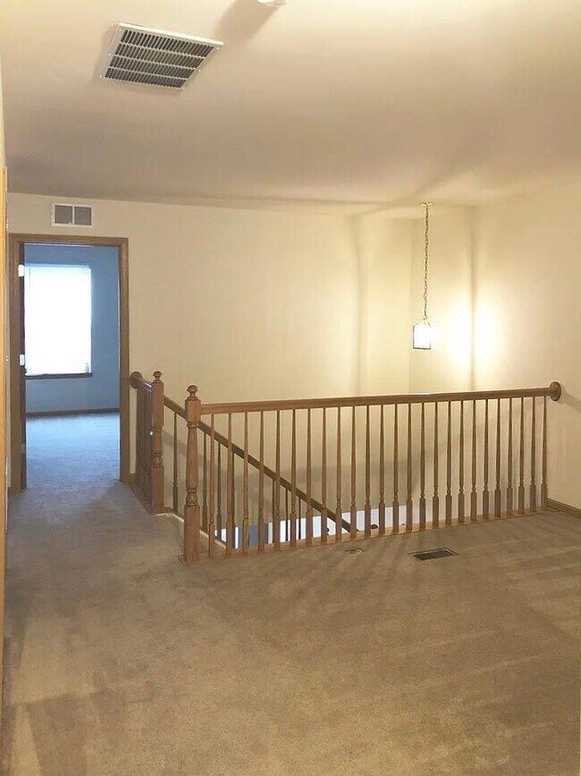 Building Photo - 2575 Hillsboro Blvd