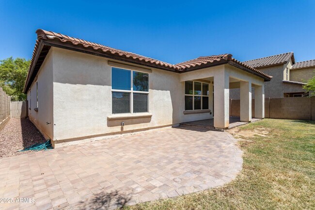 Building Photo - 2552 N Riley Rd