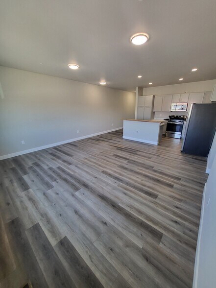 Building Photo - 2760 8th Ave