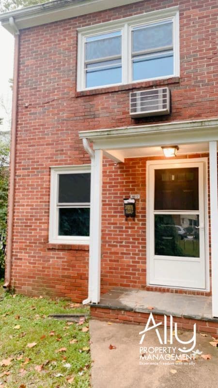 Building Photo - 122 Harmon St