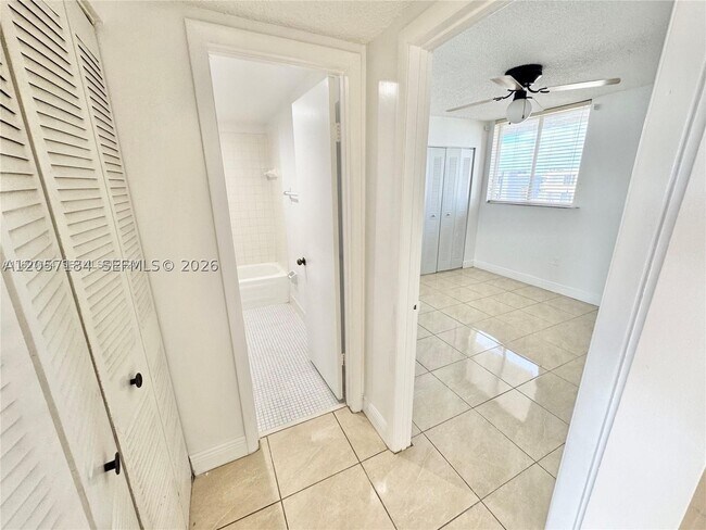 Building Photo - 10090 NW 80th Ct