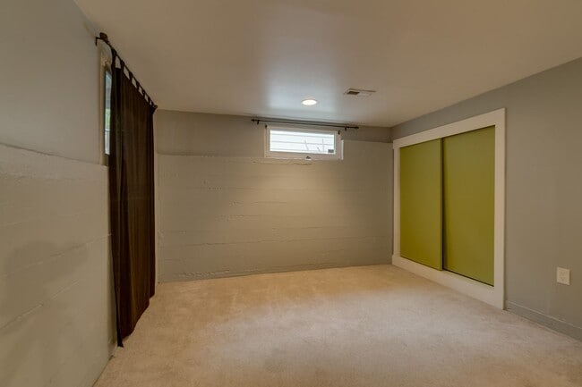 Building Photo - Seattle Home with HUGE yard in a Great Nei...