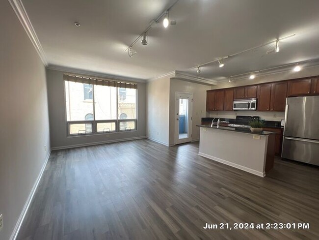 Building Photo - 2 BR Condo in Brunson Lofts next to Elevat...