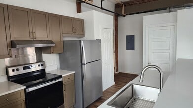 Building Photo - Flowers Building Condominiums Convenient To Downtown!!