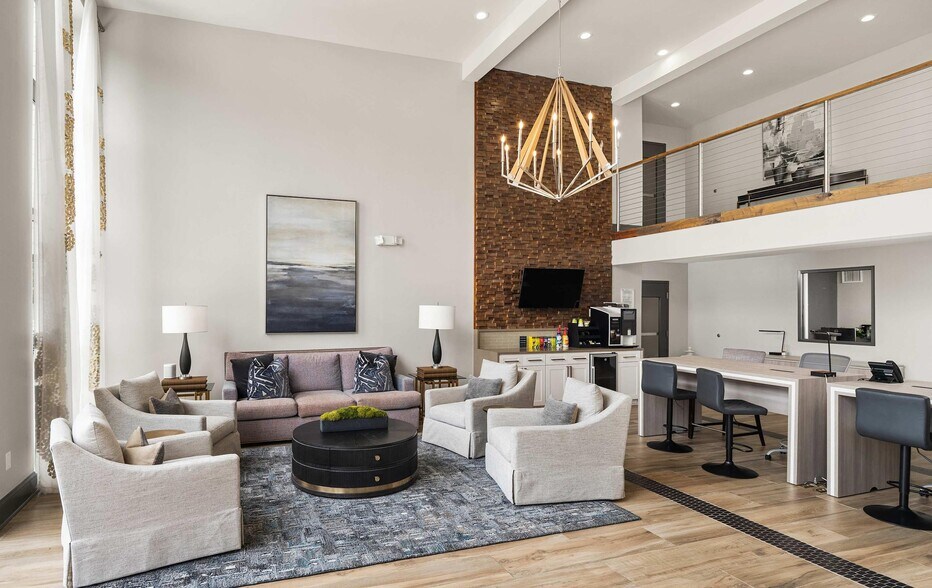 Building Photo - 3450 Manor Dr