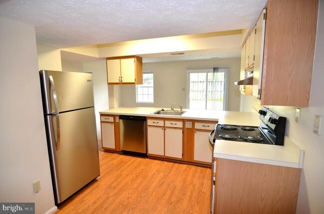 Building Photo - 46358 Columbus Dr
