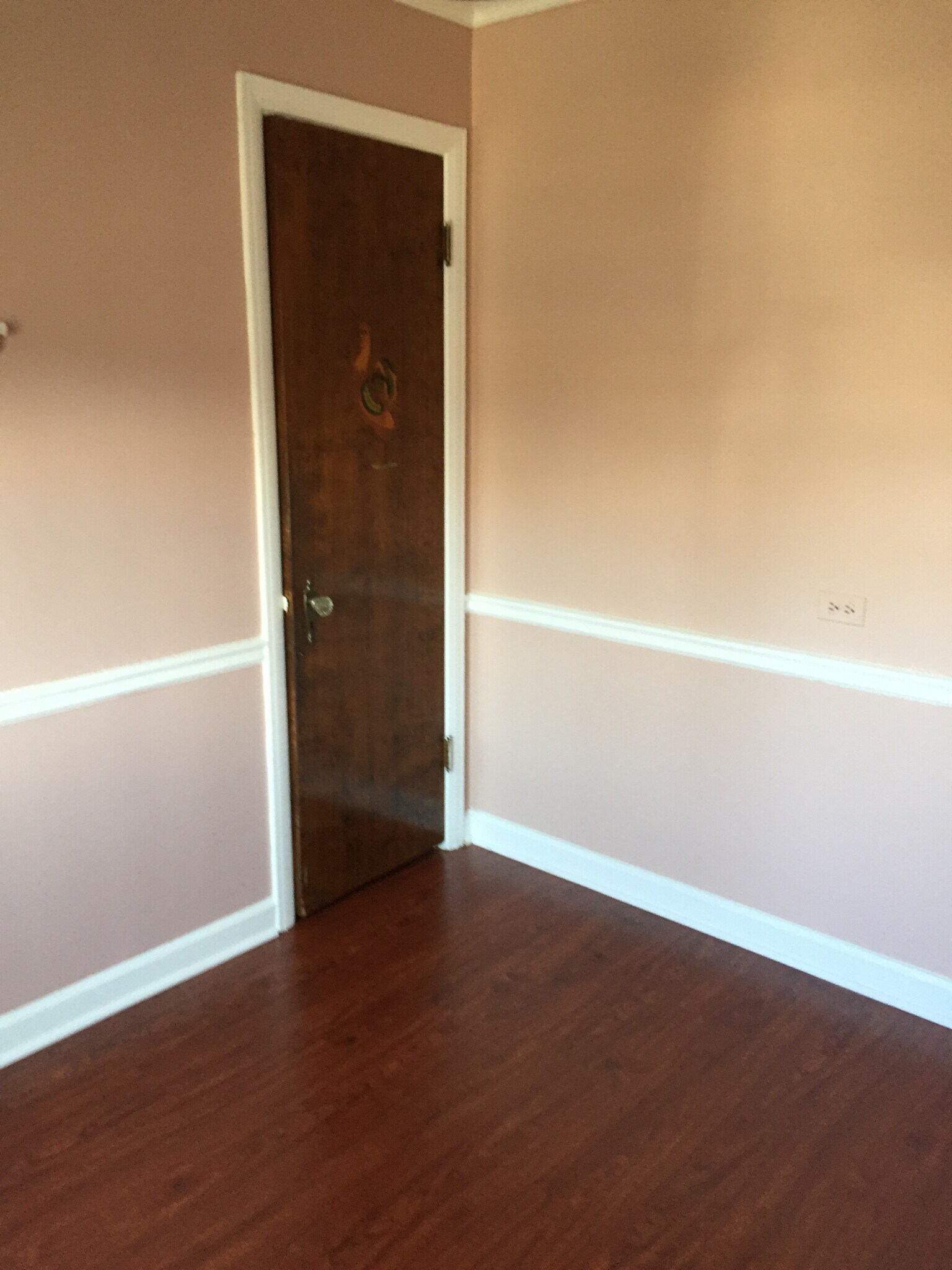 Building Photo - 6654 W Devon Ave