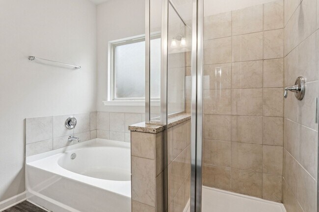 Building Photo - Stunning Family Home with Southern Charm i...