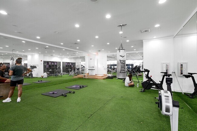 Building Photo - 1000 West Ave