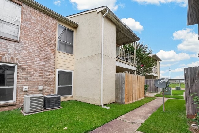 Building Photo - 7600 Emmett F Lowry Expy