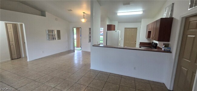 Building Photo - 573 Bell Blvd