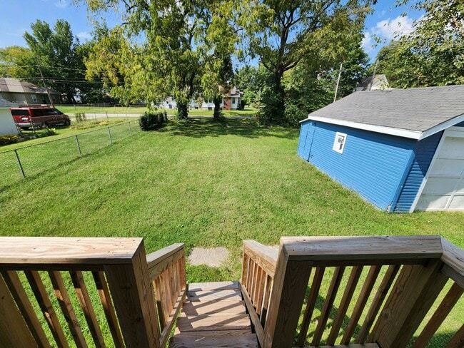 Building Photo - !! Spacious 2-Bedroom, 1-Bathroom Home AVA...
