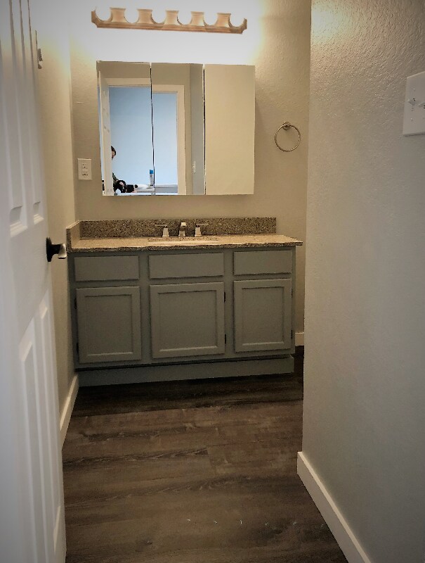 Building Photo - 471 Paxon St