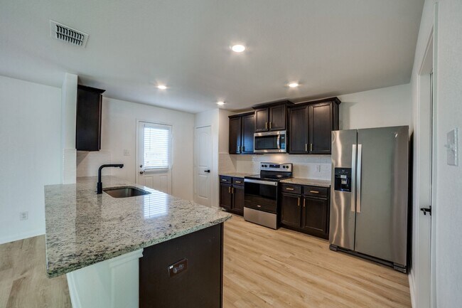 Building Photo - BEAUTIFUL HOME IN SAN ANTONIO TX. MOVE IN READY!.