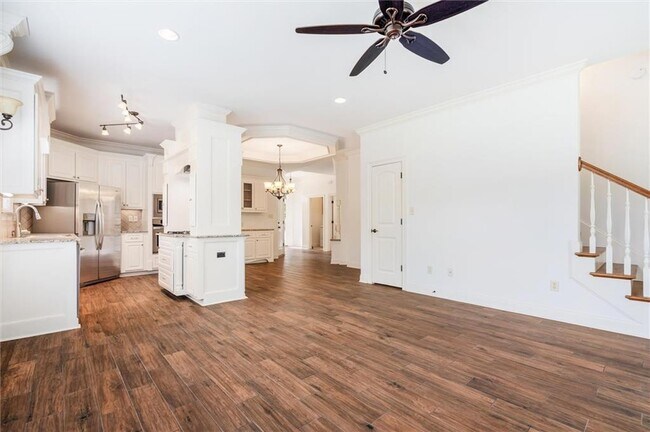 Building Photo - 1060 Linlen Ave