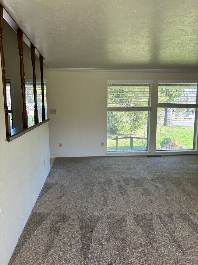 Building Photo - 2883 W Griffin Creek Rd