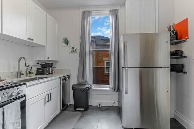 Building Photo - The Artist's Apt. | 1BR | Short North | +Parking