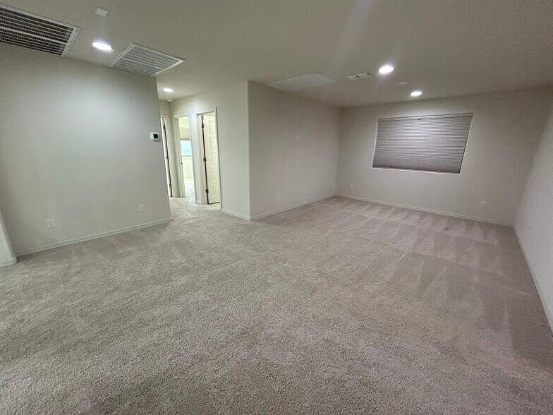 Building Photo - 8909 W Missouri Ave