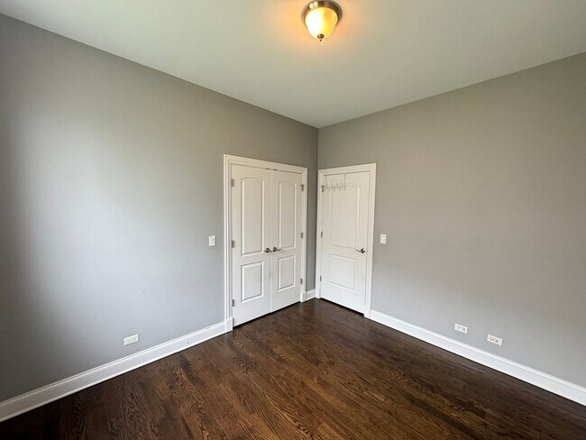 Building Photo - 5406 S Indiana Ave