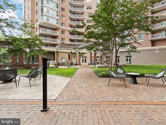 Building Photo - 3101 N Hampton Dr