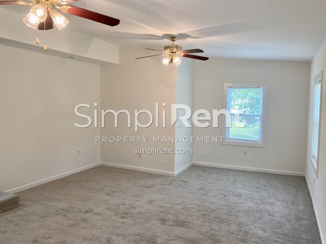 Building Photo - FULLY RENOVATED 3 / 2 Home - Available Now...