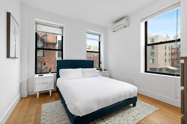 Building Photo - 517 W 45th St