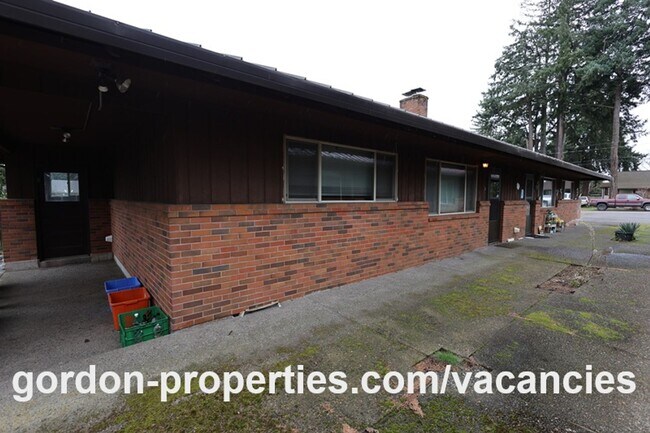 Building Photo - SE Cedar Ave - Single level 2 bedroom unit in duplex