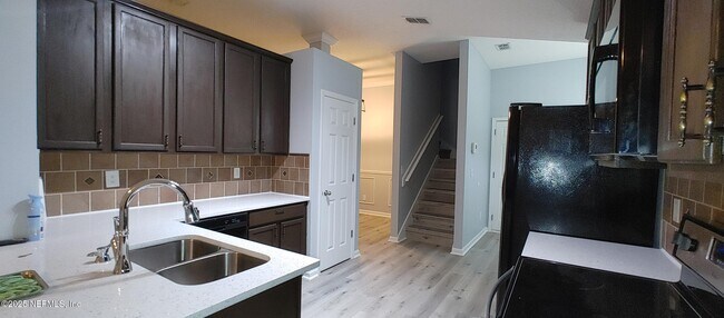 Building Photo - 2155 S Cranbrook Ave