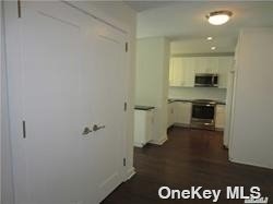 Building Photo - 433 Main St