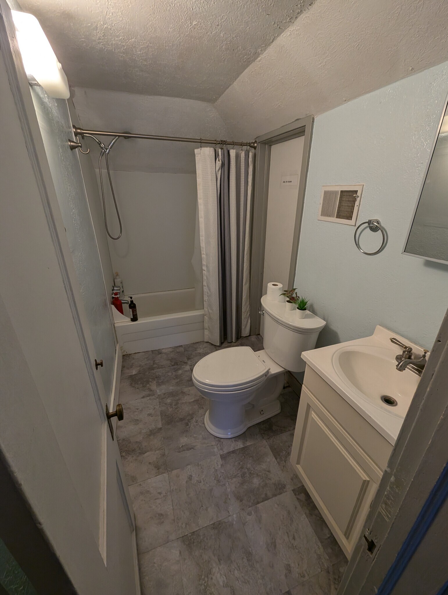 Building Photo - 3404 Baltimore Ave