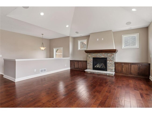Building Photo - 16588 E Lake Dr