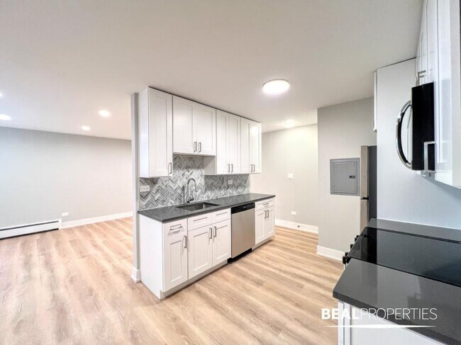 Building Photo - 1 bedroom in CHICAGO IL 60657