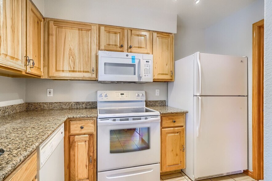 Building Photo - 8327 S Upham Way