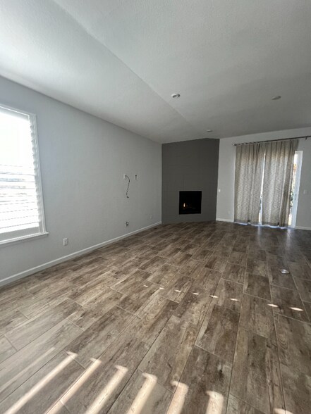 Building Photo - 1733 Pioneer Cir