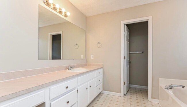 Building Photo - 344 Mary Alice Dr