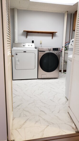 Laundry - 880 Pontiac Ln