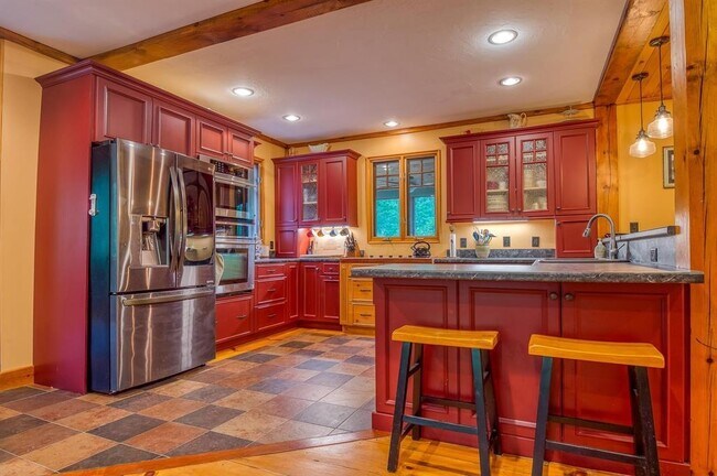 Building Photo - 34 Mirror Lake Dr