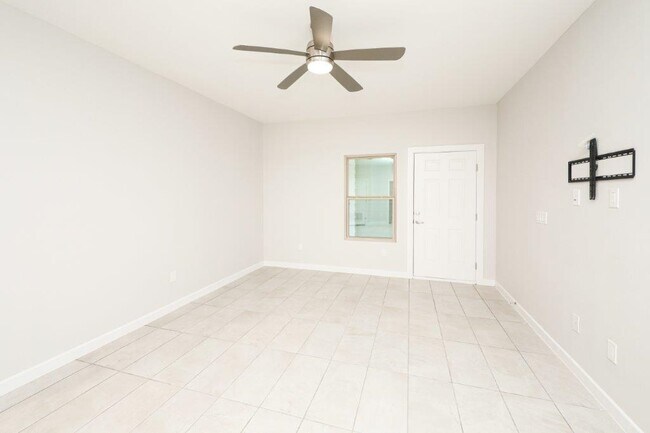 Building Photo - 7126 Rosson Rd