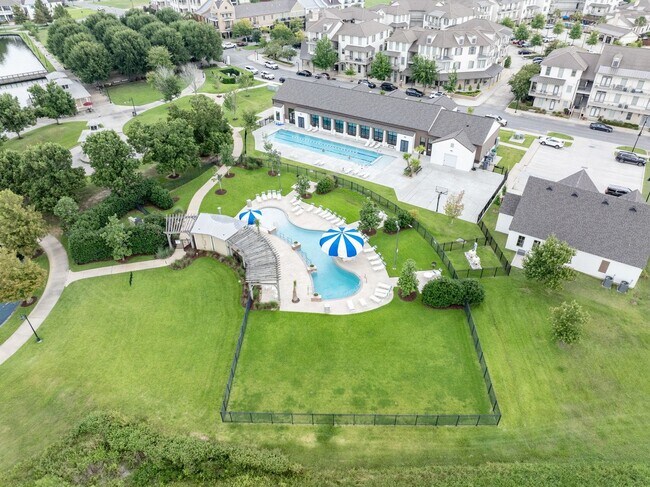 Building Photo - FOR RENT in SUGAR MILL POND!