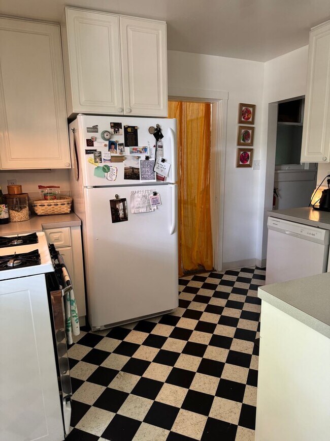 Building Photo - Sunny Whittier Neighborhood 1Bd+ in Victor...
