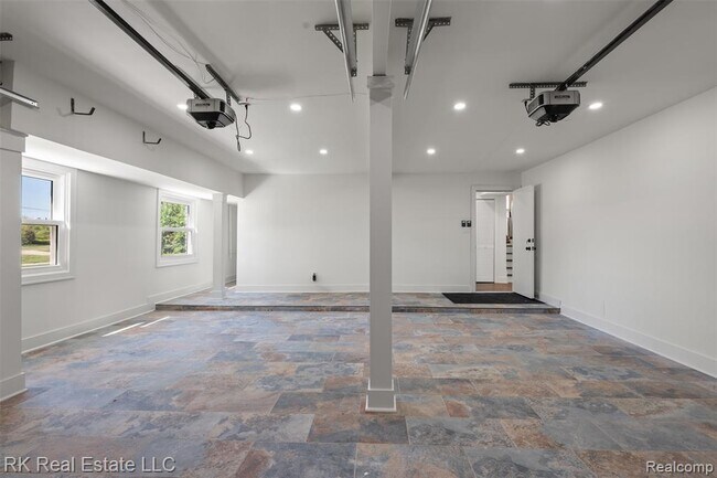 Building Photo - 30728 W 14 Mile Rd