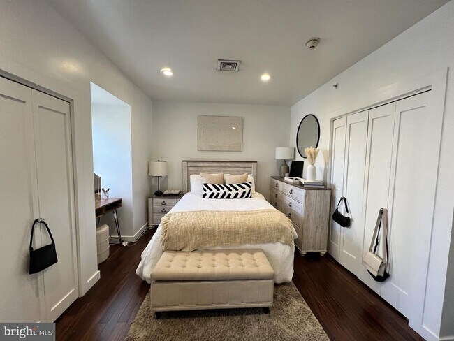 Building Photo - 258 S 18th St